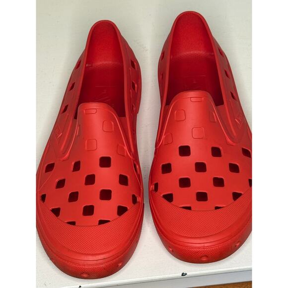 Women's Vans Red Croc-Like Slip Ons, Size US 7 - Picture 1 of 5